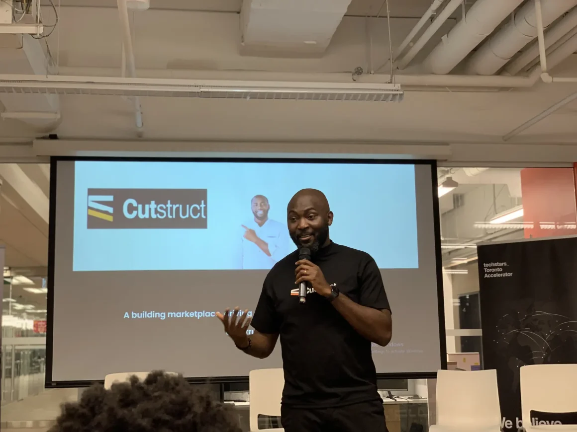 John Oamen presenting Cutstruct at an accelerator session